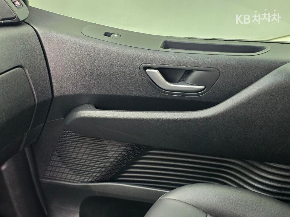 Hyundai Staria — miniaturë 14
