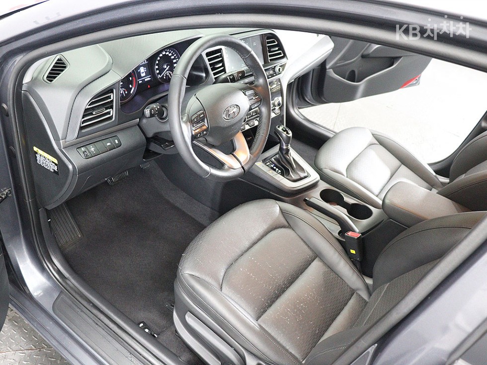 Hyundai Avante — miniaturë 10