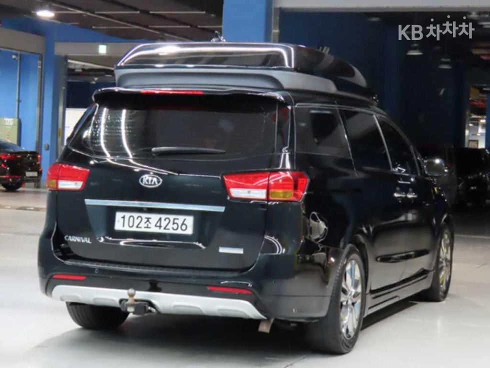Kia Carnival — miniaturë 4