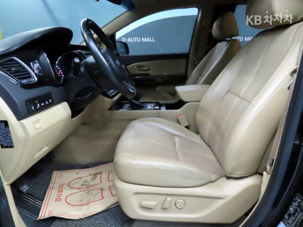 Kia Carnival — miniaturë 6