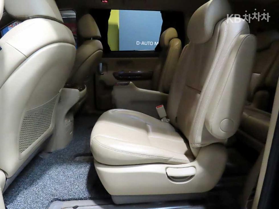 Kia Carnival — miniaturë 7
