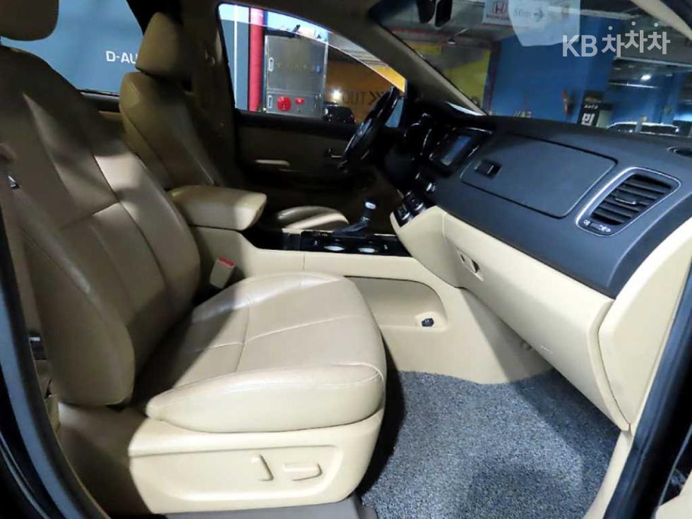 Kia Carnival — miniaturë 8