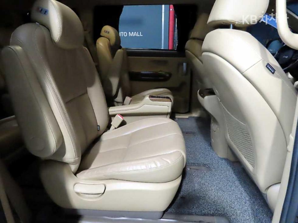 Kia Carnival — miniaturë 9