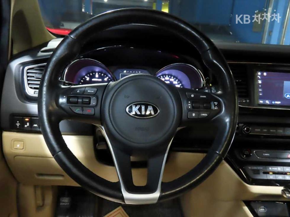 Kia Carnival — miniaturë 11