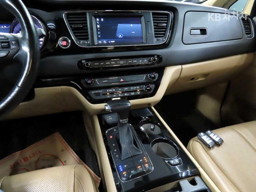 Kia Carnival — miniaturë 12