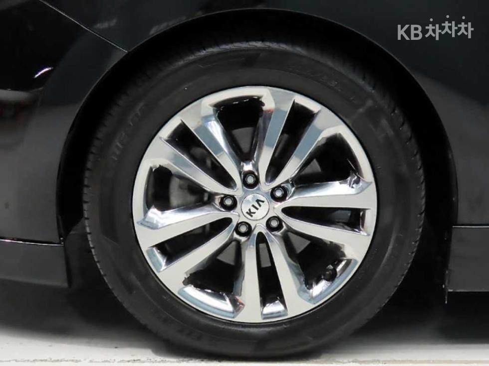 Kia Carnival — miniaturë 20
