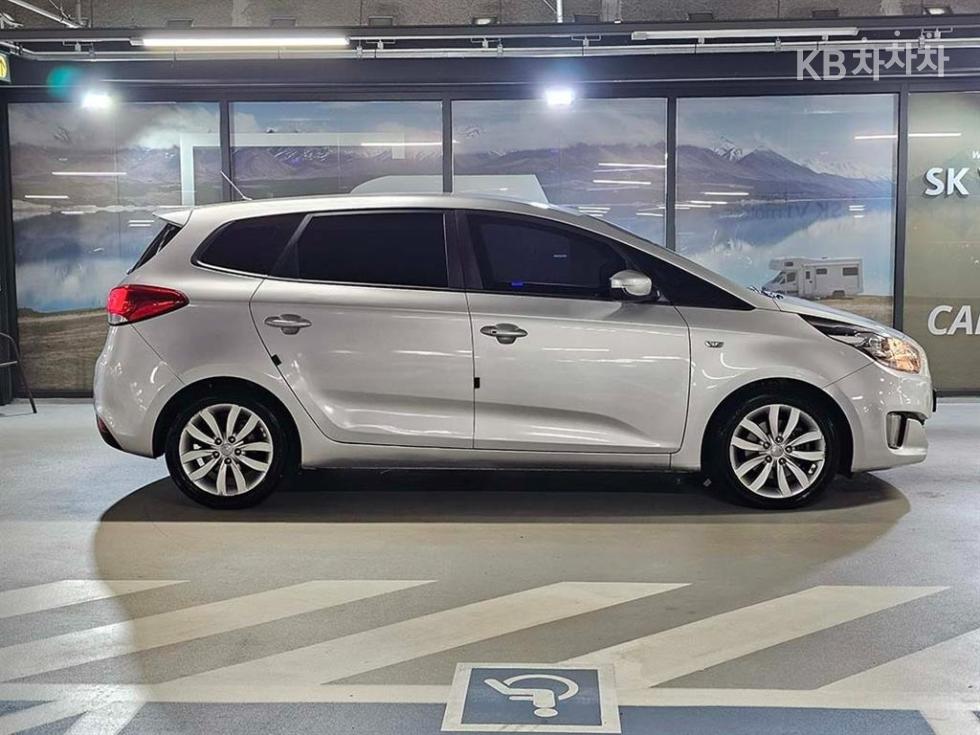 Kia Carens — miniaturë 3