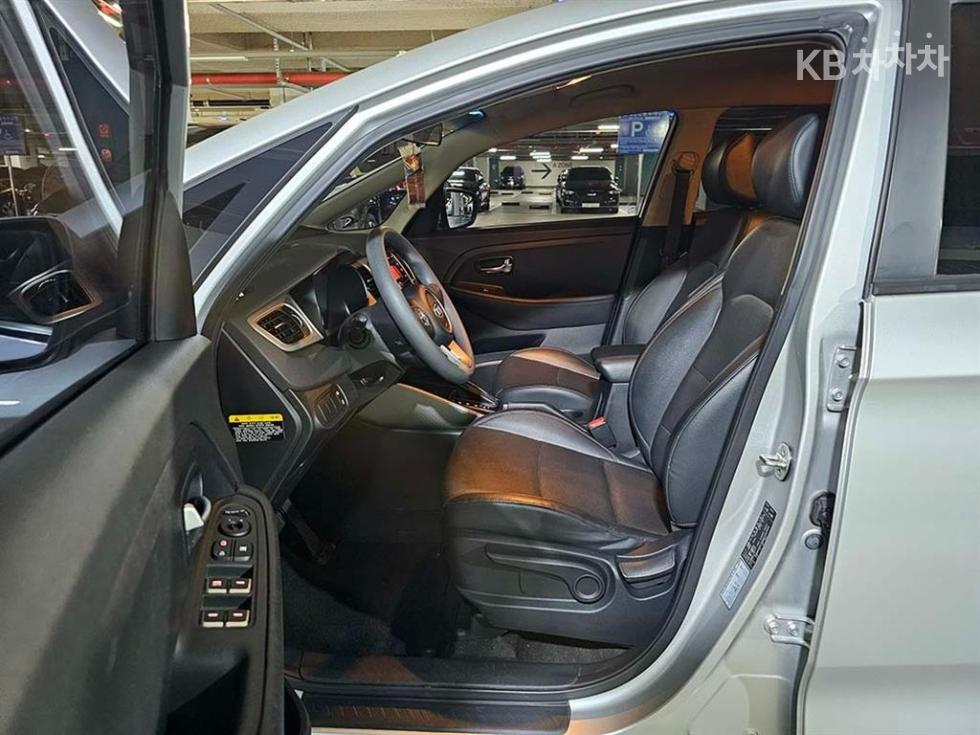 Kia Carens — miniaturë 6