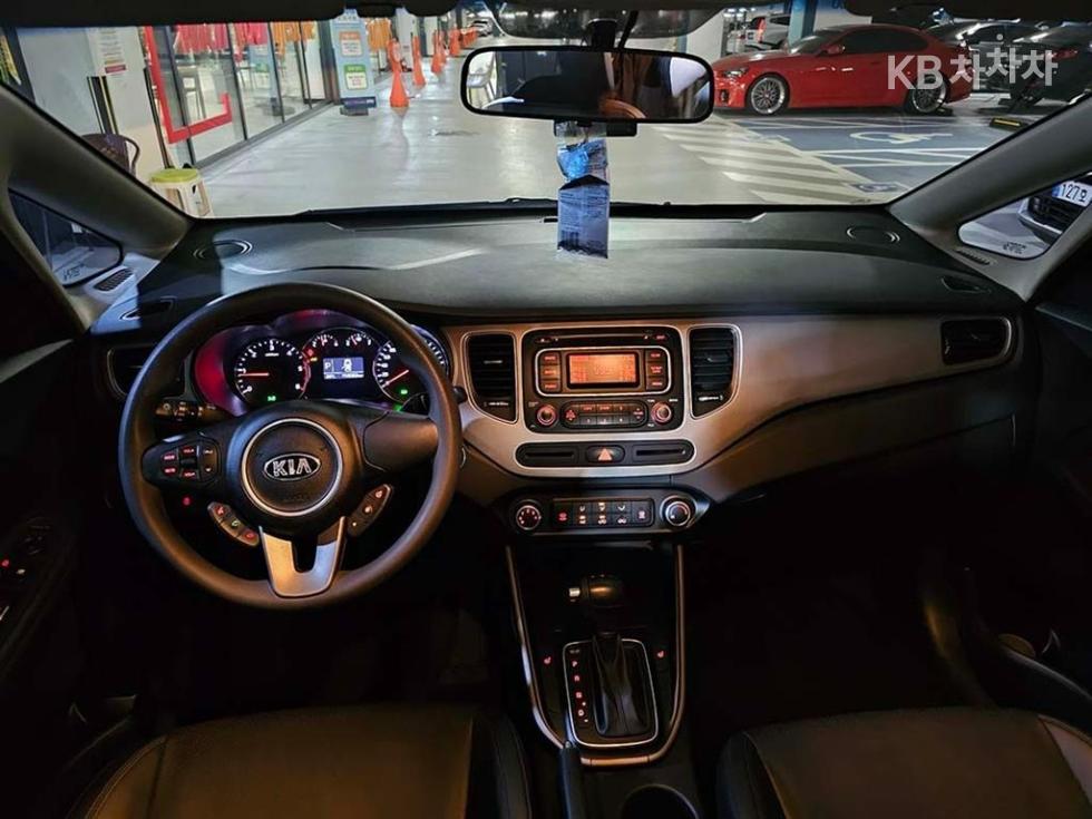 Kia Carens — miniaturë 8