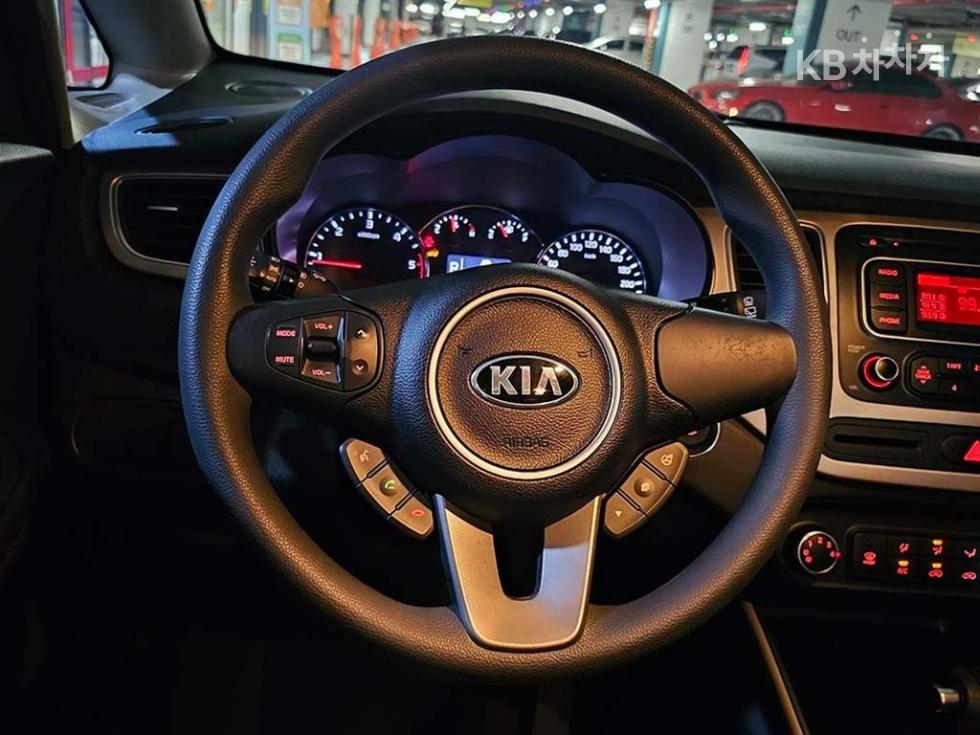 Kia Carens — miniaturë 9