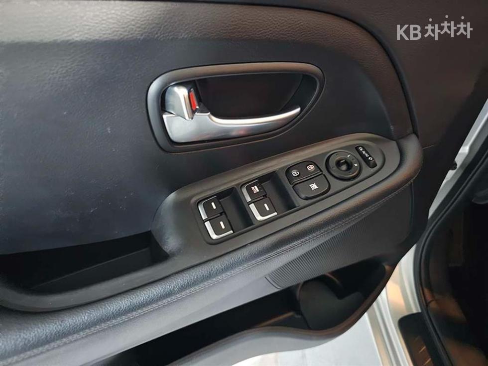 Kia Carens — miniaturë 11