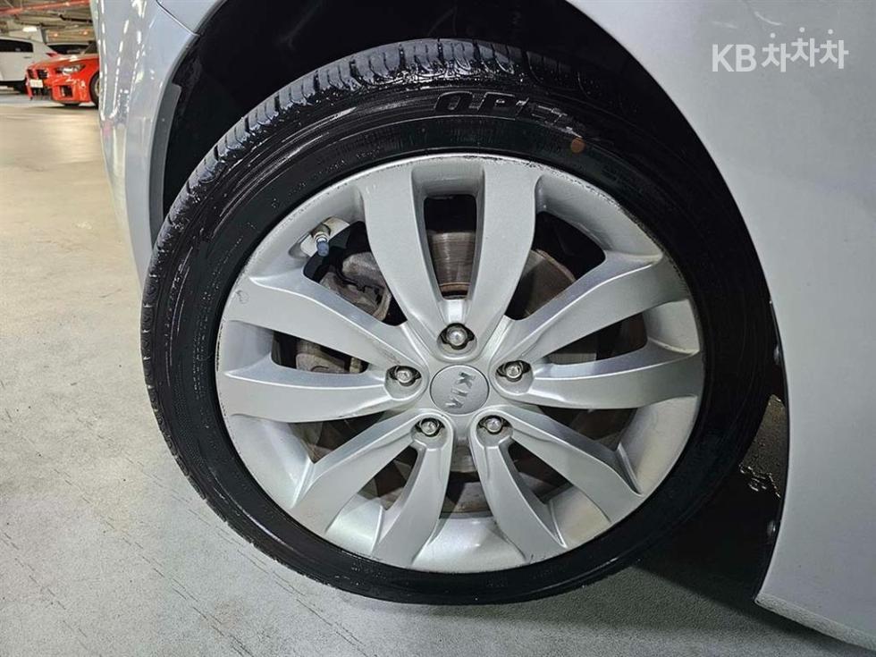 Kia Carens — miniaturë 16