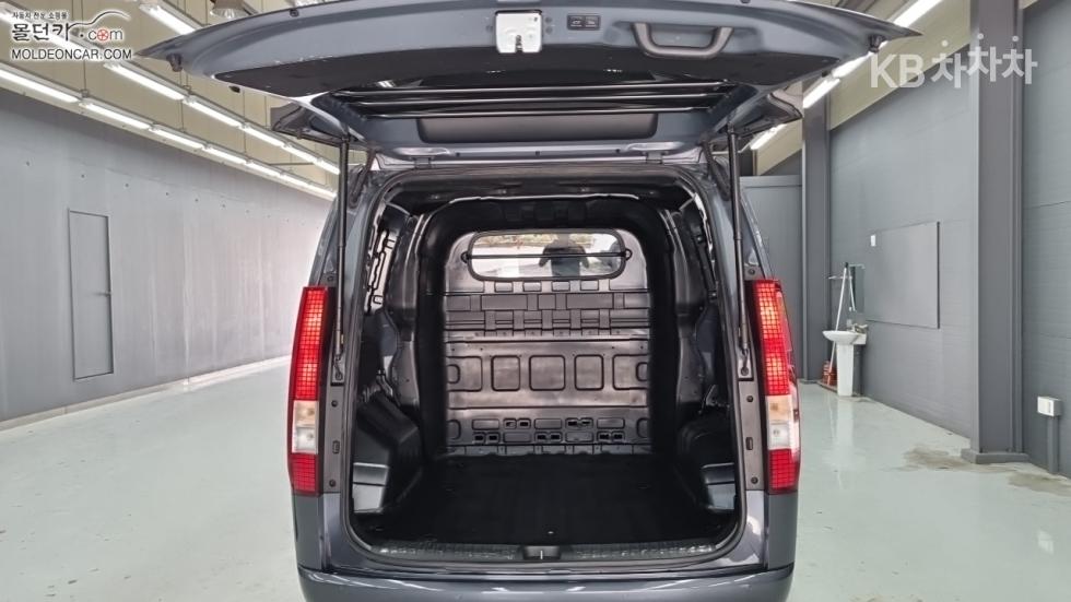 Hyundai Staria — miniaturë 18