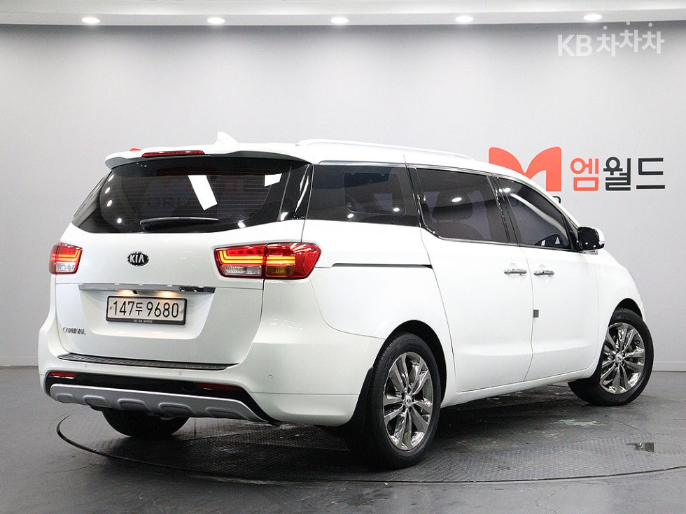 Kia Carnival — miniaturë 4
