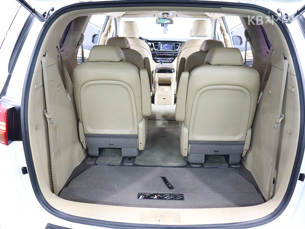 Kia Carnival — miniaturë 5