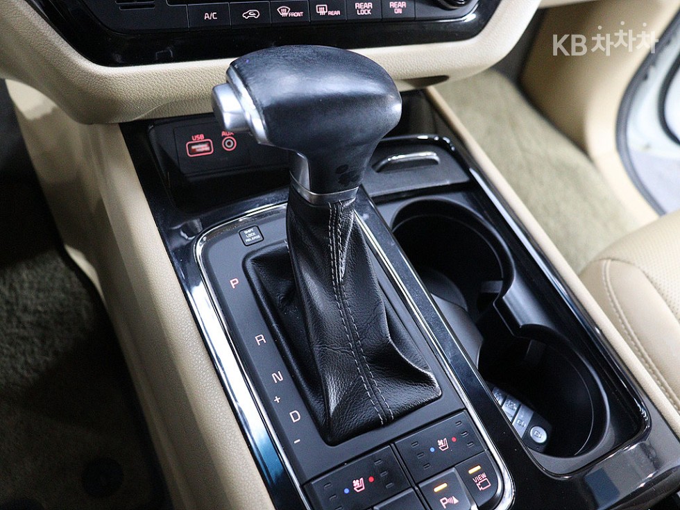 Kia Carnival — miniaturë 8