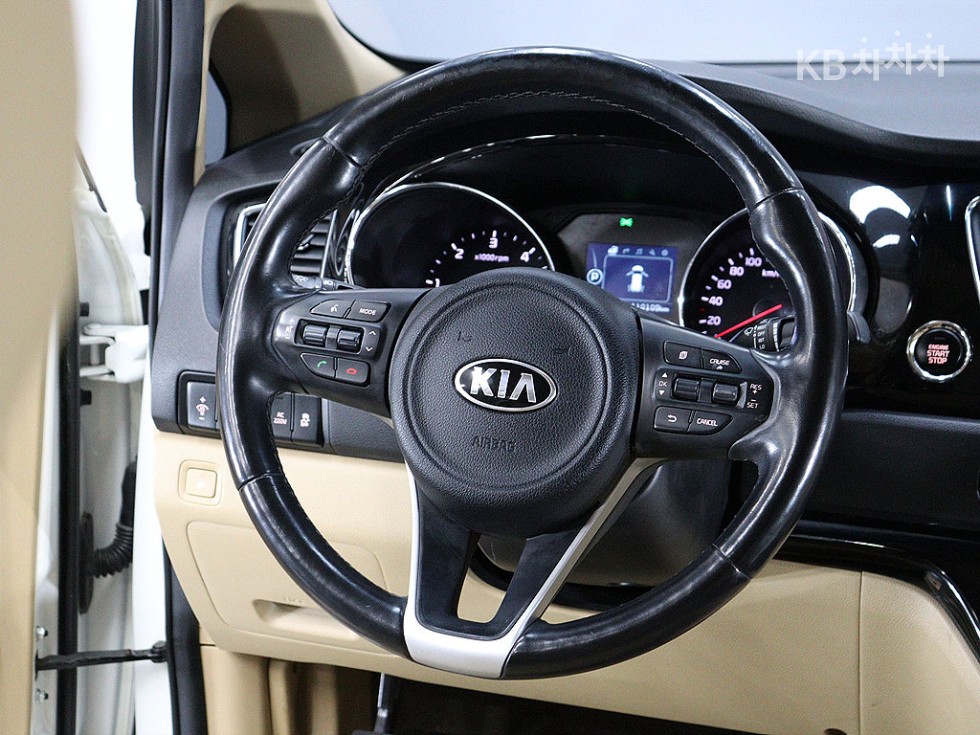 Kia Carnival — miniaturë 13
