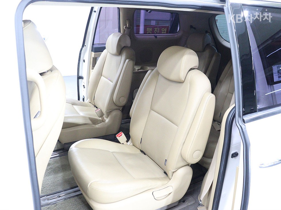 Kia Carnival — miniaturë 15