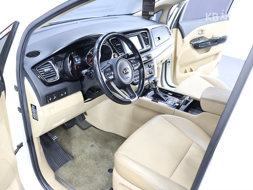 Kia Carnival — miniaturë 16