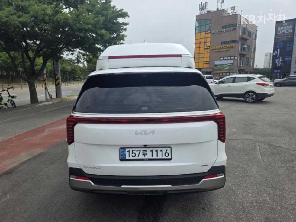 Kia Carnival — miniaturë 4