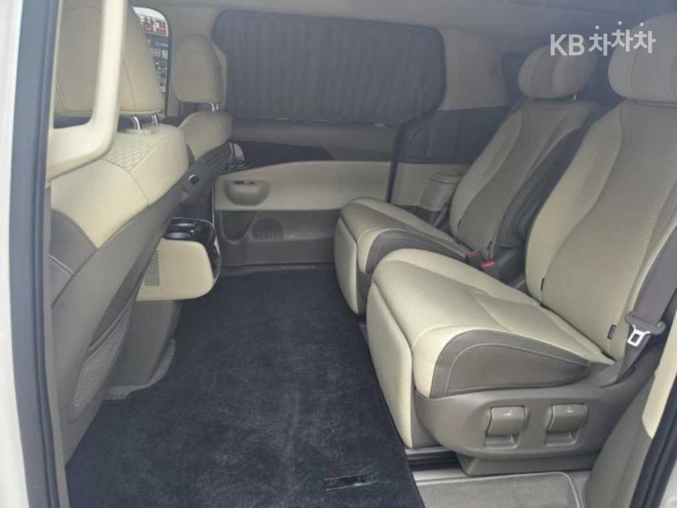 Kia Carnival — miniaturë 11