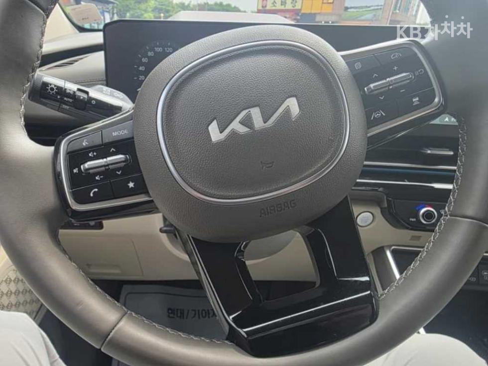 Kia Carnival — miniaturë 17