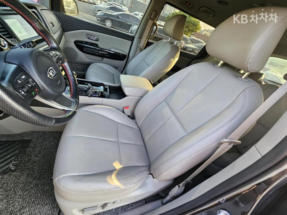 Kia Carnival — miniaturë 7