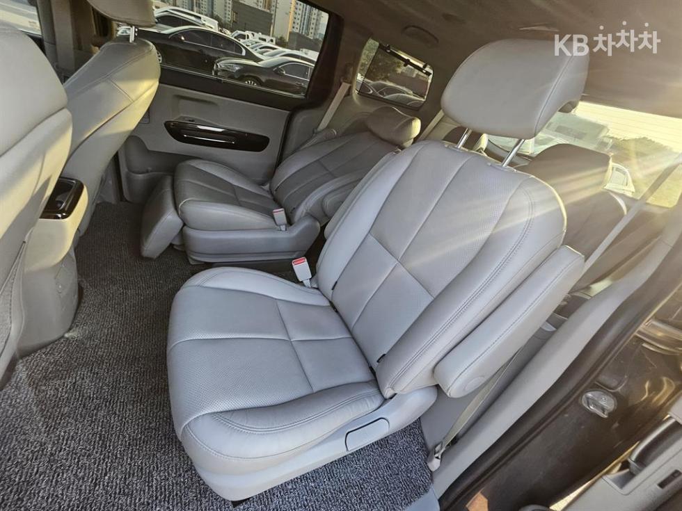 Kia Carnival — miniaturë 9