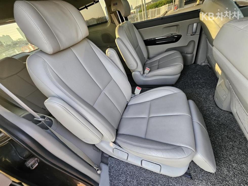 Kia Carnival — miniaturë 10