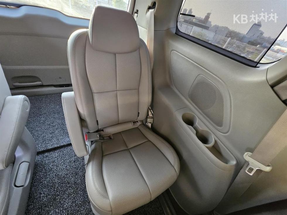 Kia Carnival — miniaturë 12
