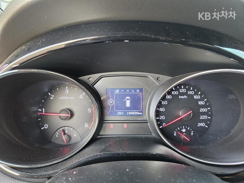 Kia Carnival — miniaturë 17