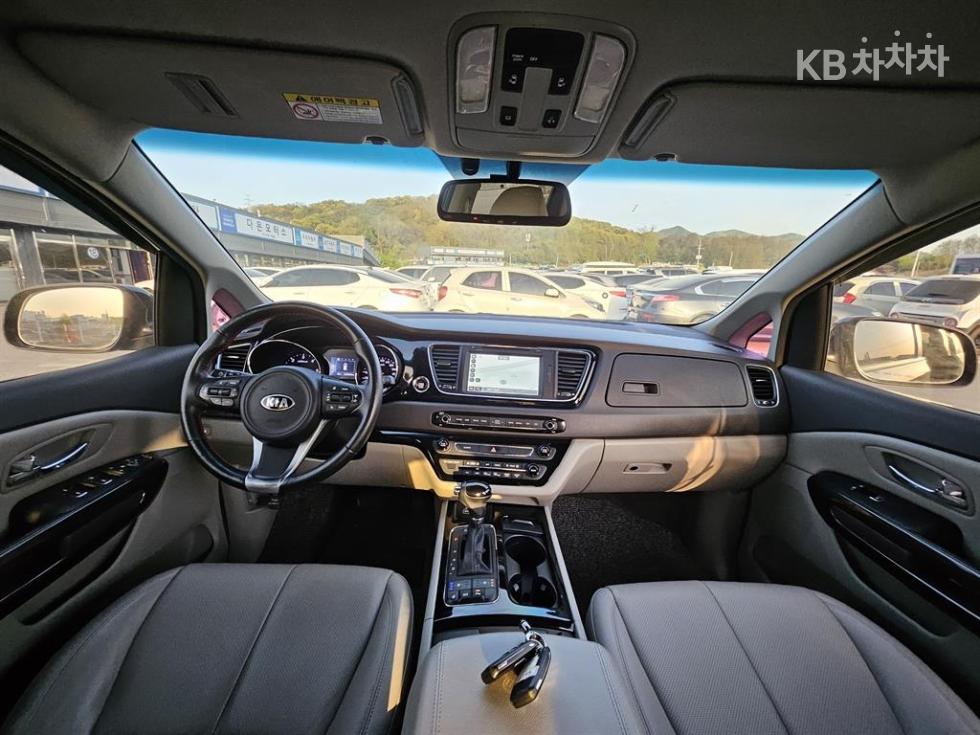Kia Carnival — miniaturë 20
