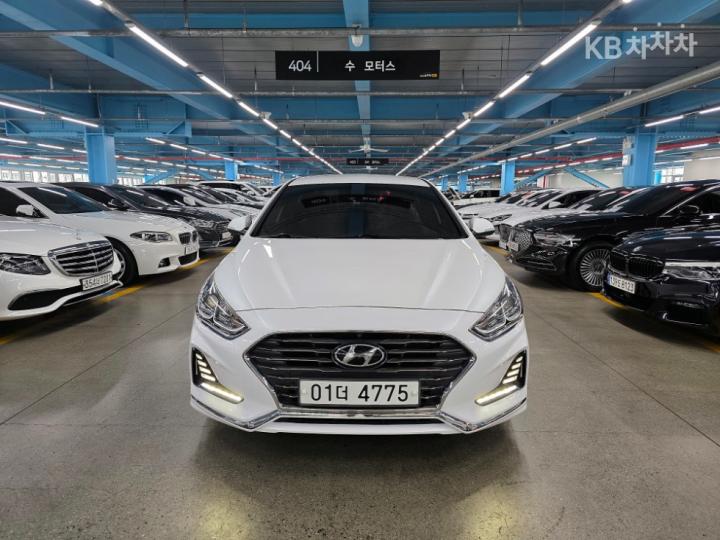 Hyundai Sonata 2.0 LPi 렌터카 — foto 1