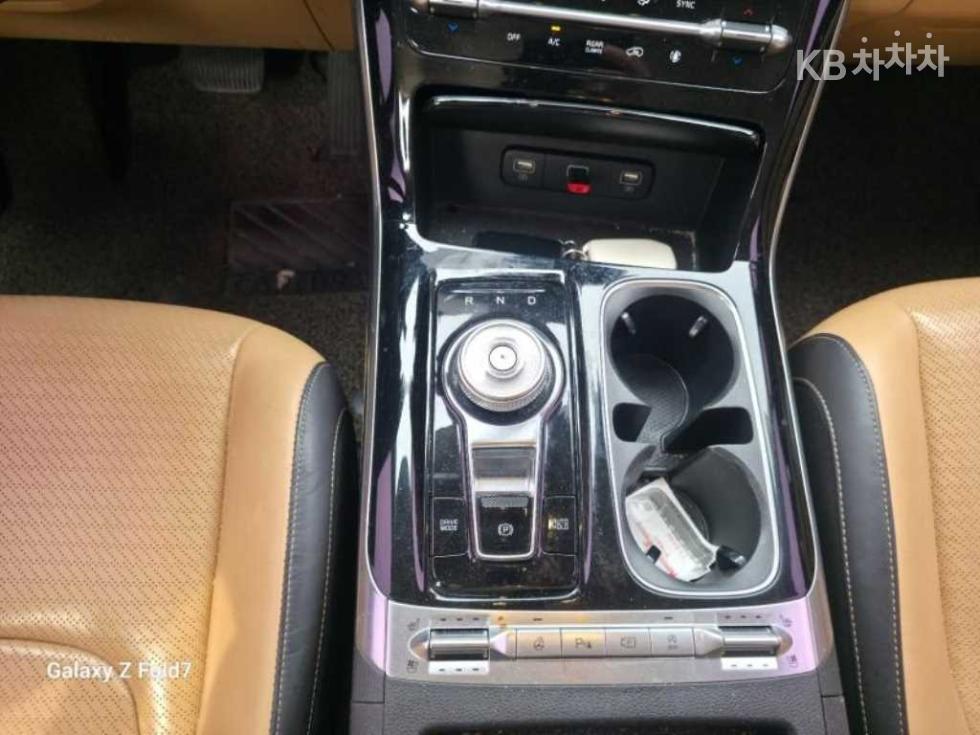 Kia Carnival — miniaturë 14
