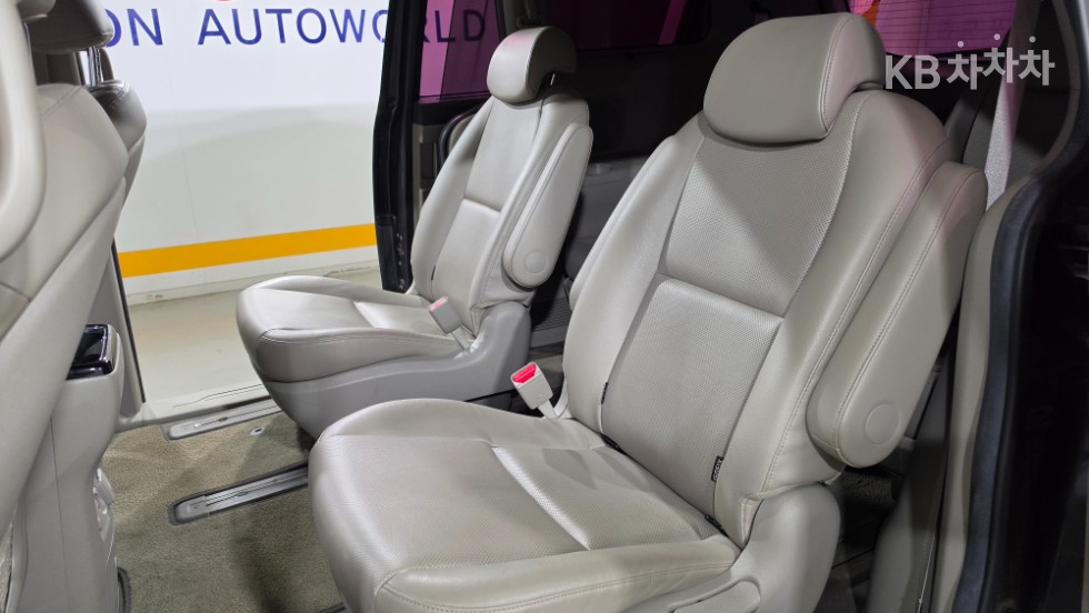 Kia Carnival — miniaturë 9
