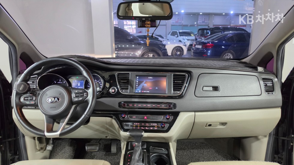 Kia Carnival — miniaturë 7