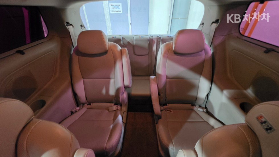 Kia Carnival — miniaturë 10