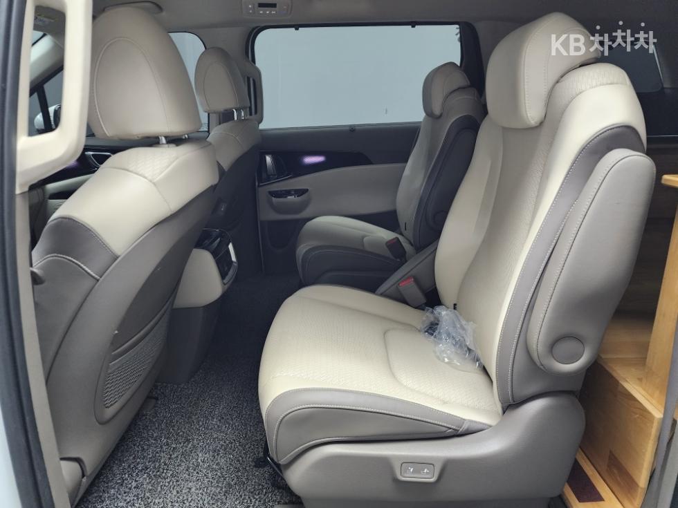 Kia Carnival — miniaturë 9