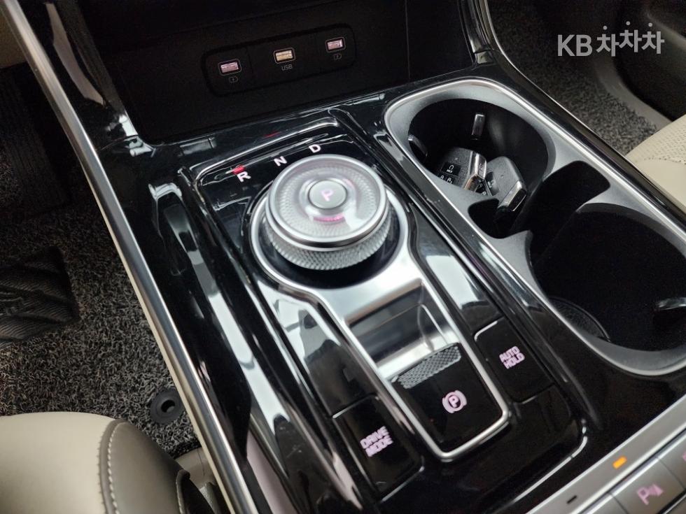 Kia Carnival — miniaturë 15