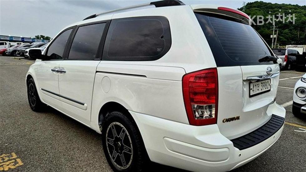Kia Carnival — miniaturë 8