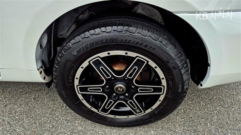 Kia Carnival — miniaturë 10