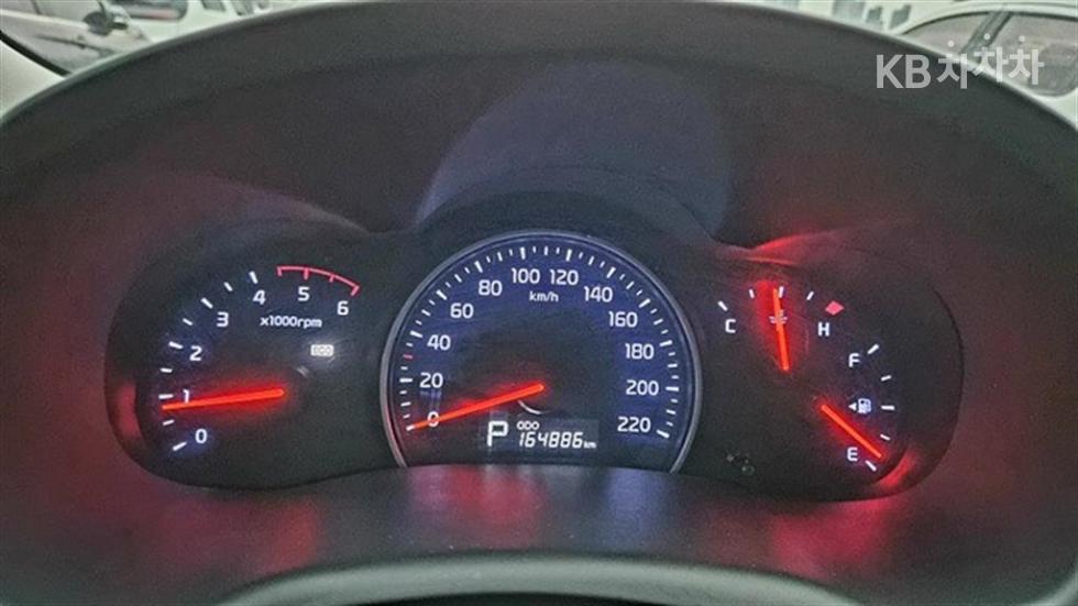 Kia Carnival — miniaturë 17