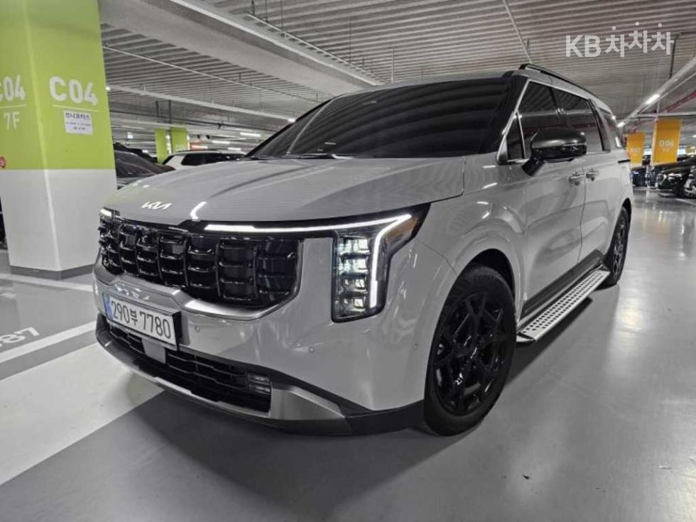 2025 Kia 4 photo