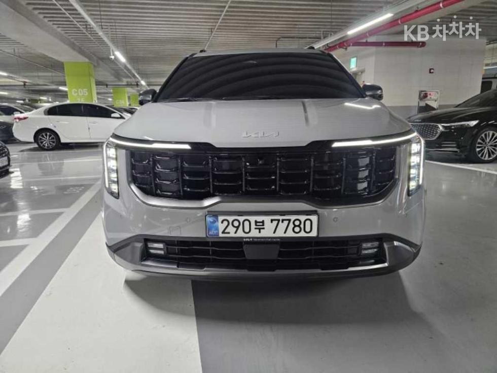 2025 Kia 4 photo