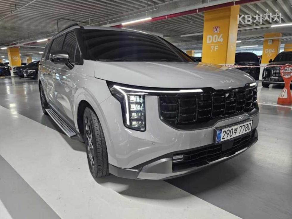 2025 Kia 4 photo