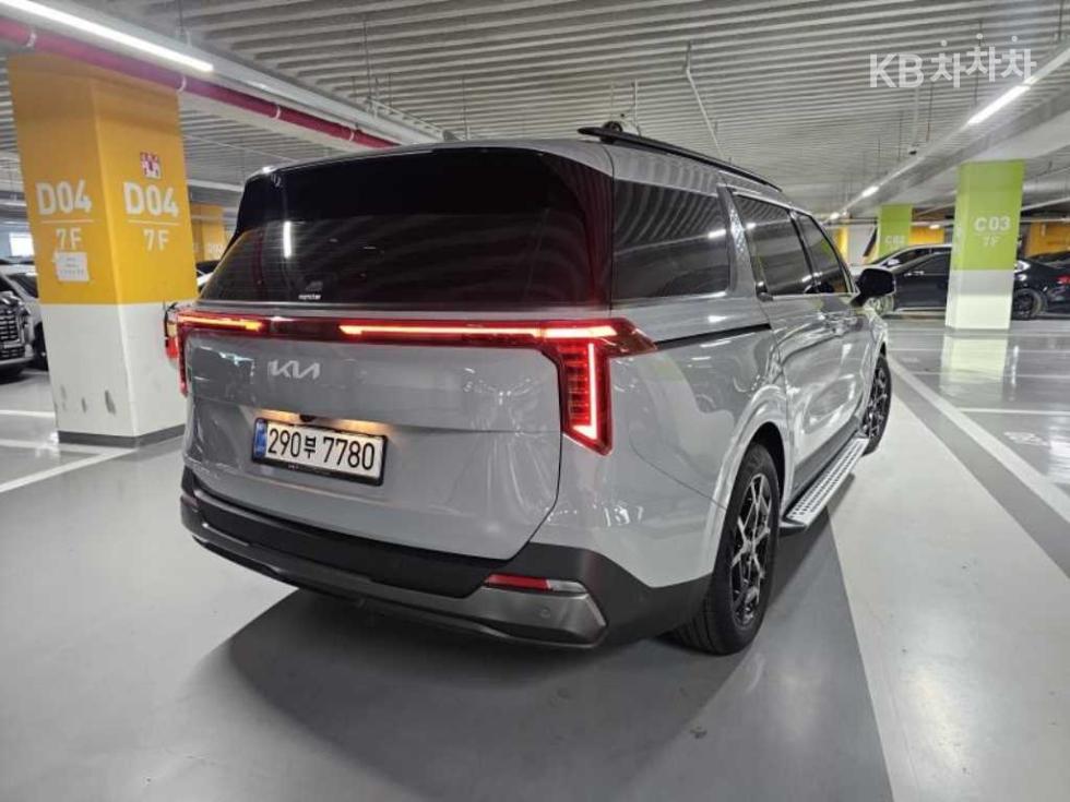 2025 Kia 4 photo