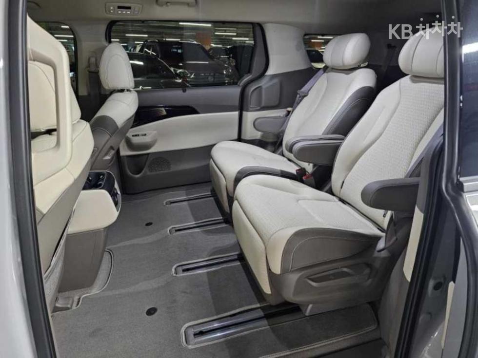 2025 Kia 4 photo