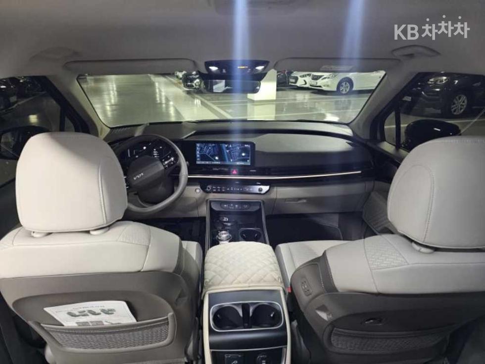 2025 Kia 4 photo