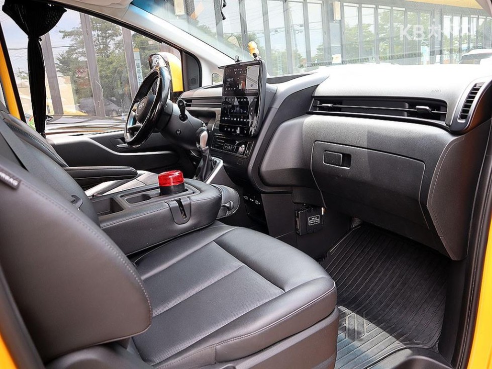 Hyundai Staria — miniaturë 14