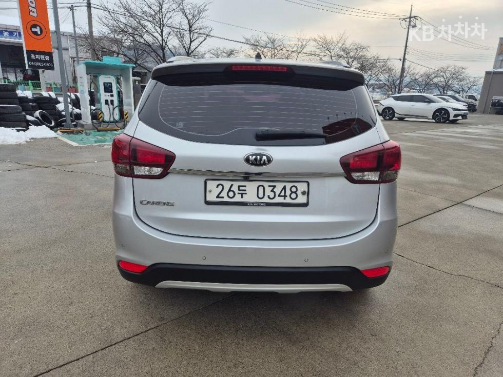 Kia Carens — miniaturë 3